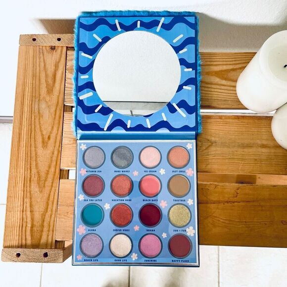 NWT Gorgeous DISNEY Lilo & Stitch Blue / White Furry Cover 16 Eyeshadow Palette - Picture 9 of 17